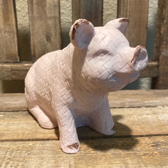 Farmhouse Pig Statues Set of 2, Country Pigs, Resin Pink Pig & Resin White Pig - Picture 15 of 16